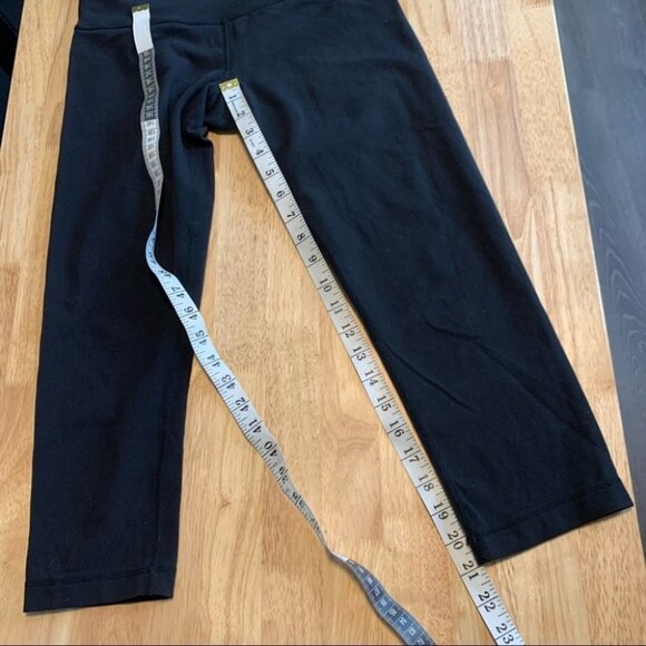 Lululemon Black Capri Tights size 6 - Picture 9 of 9